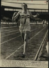 1954 Press Photo Sub-4 minute mile runner Roger Bannister in Oxford, England