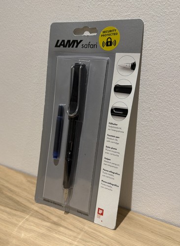 Brand NEW & Sealed - LAMY Safari Fountain Pen- Med Nib - Black - Free P&P