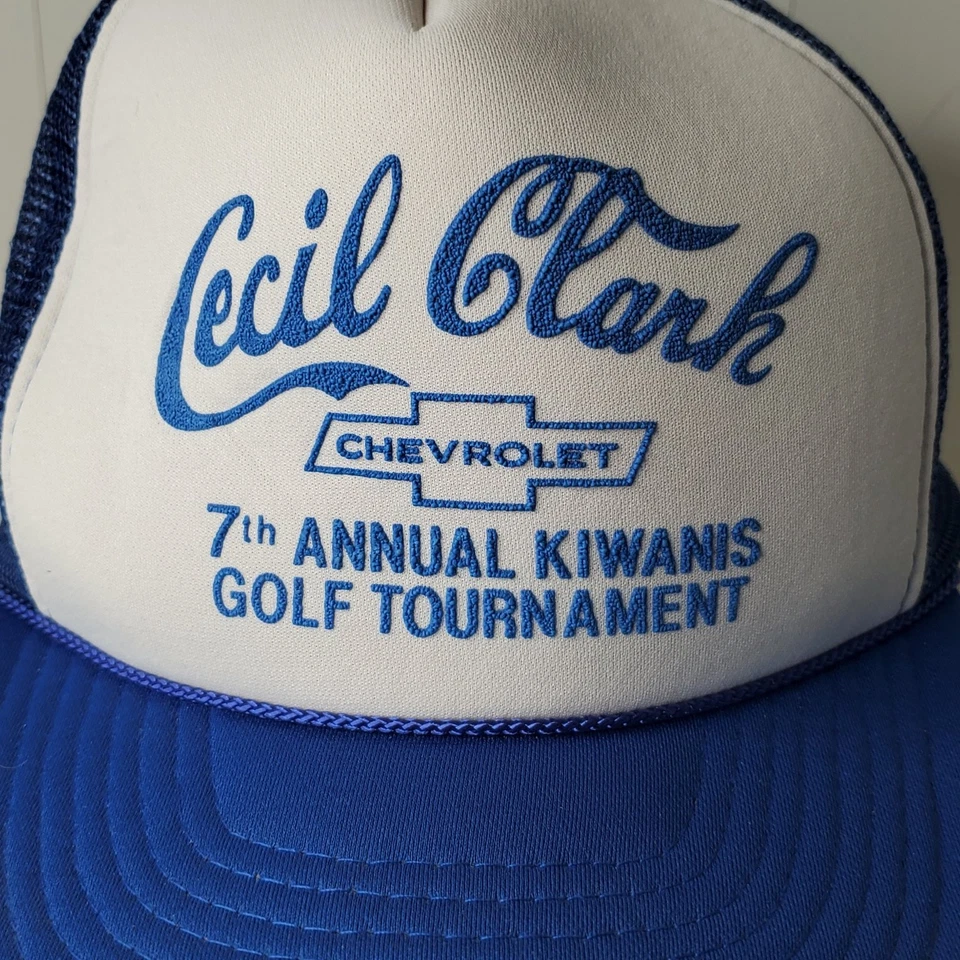Sombrero de camionero Cecil Clark Chevrolet para hombre azul blanco séptimo Kiwanis torneo de golf Foto 3 de 4