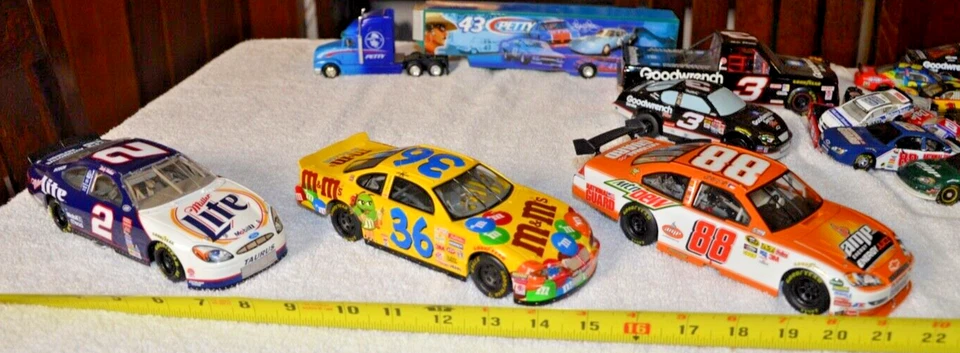 Cantidad 3 coches de metal fundido a presión Dale Earnhardt Jr #88 Amp Energy, M&M, Lite 1:24 Foto 4 de 4