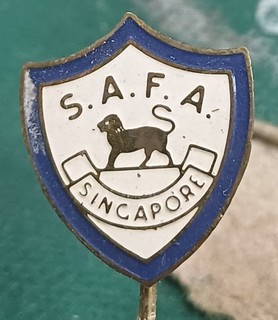 RARE Singapore Football Association FA Enamel Pin Badge Calcio Distintivo