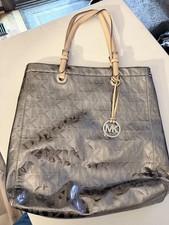 MICHAEL KORS Jet Set Logo Tote Shoulder Bag S...