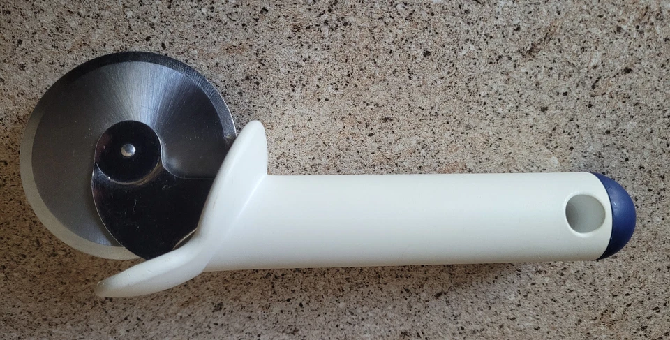 Tupperware Teigrad Pizzeria Pizzaroller Pizzaschneider Weiß/blau - Bild 3 von 4