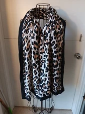 Chic Leopard Print Shawl