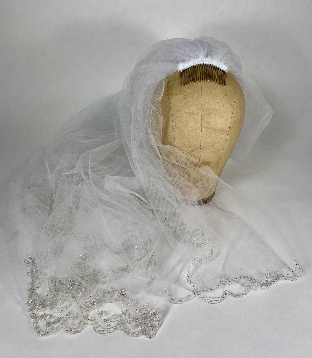 Modern scallop edge shoulder length WEDDING VEIL with  display picture 1
