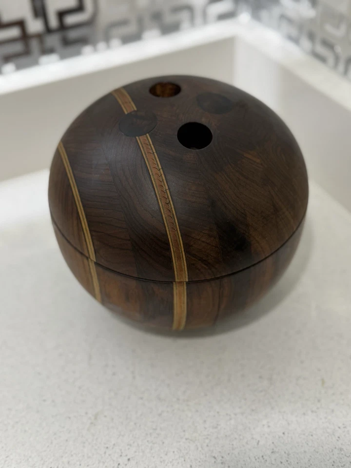 Se trata de un cuenco de madera segmentado artesanal. Foto 2 de 4