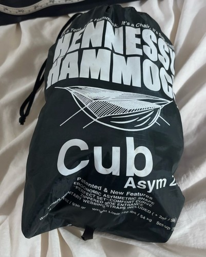 - Hennessy hammock Cub W/snake Skins, 4 Tree Straps & Rain Fly Excellent Cond