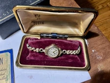 VINTAGE LADIES ELGIN 521  15 JEWEL WRIST WATCH in box 1938 runs