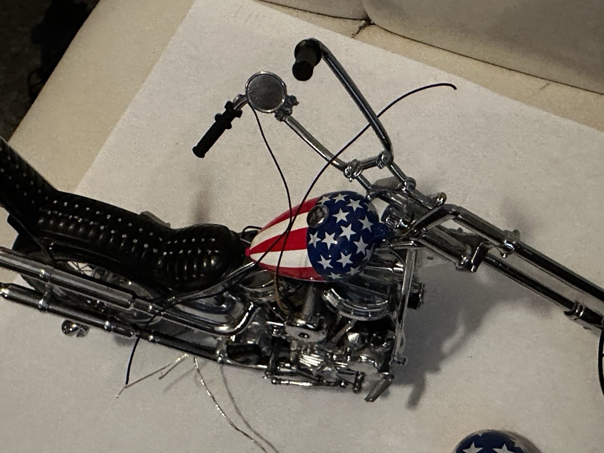 monoキャプテンアメリカ Franklin Mint Easy Rider Captain America Chopper with Helmet *Read