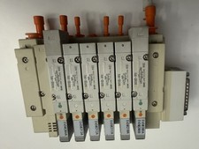 SMC SS5V2-10FD1-07U-355725 Pneumatic Solenoid Valve Manifold 6 Valves LOC SHF1