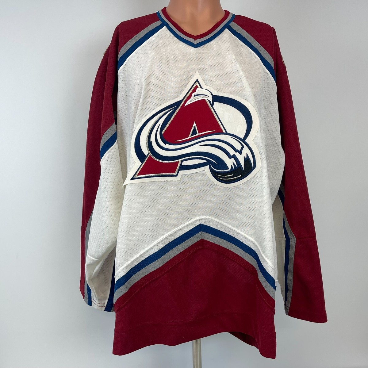 joe sakic avalanche away jersey