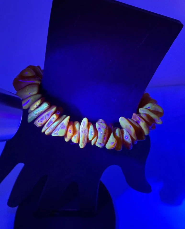 Pulseira elástica genuína natural de mel do Báltico âmbar chips frisado 6,5 polegadas - Imagem 4 de 4