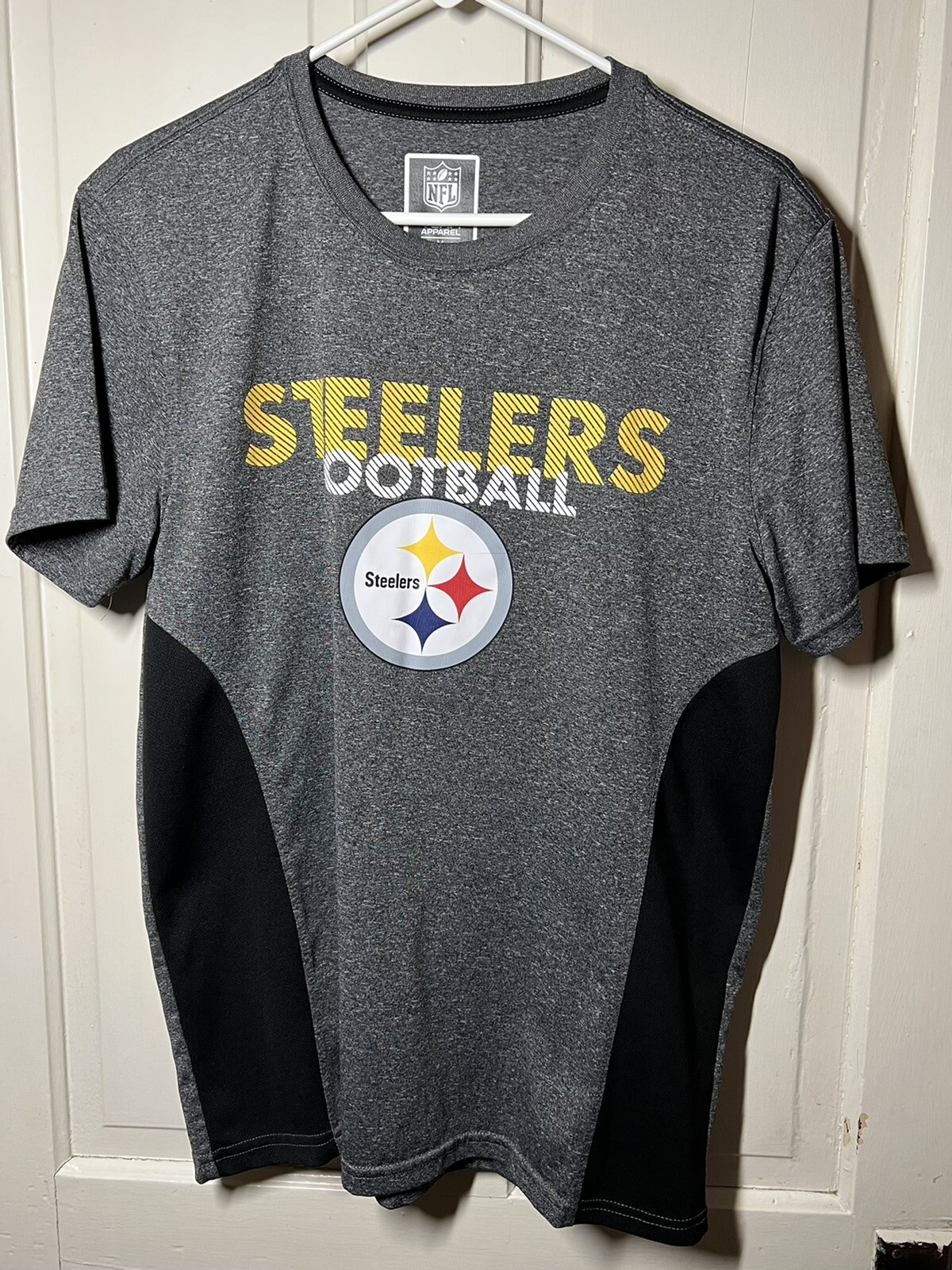 PITTSBURGH STEELERS FOOTBALL GRAY BLACK NFL TEAM APPAREL TSHIRT MEDIUM