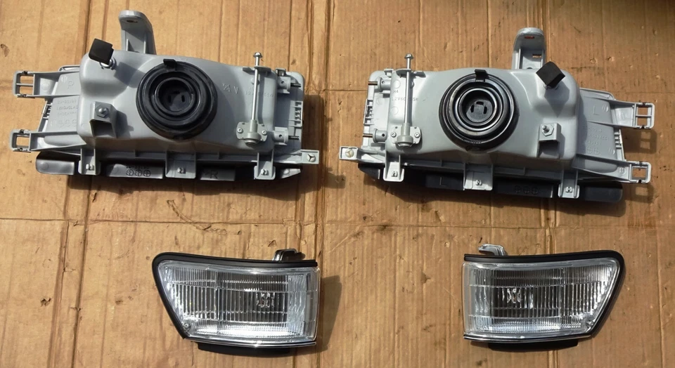 TOYOTA COROLLA AE92 EE90 LIFTBACK 89-92 PAR FAROS CON LUCES DE ESQUINA NUEVOS Foto 2 de 4