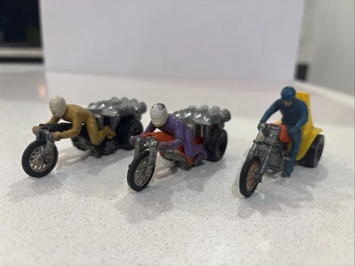 Hot Wheels Rrrumblers Roamin Candle x 2 And Mean Machine Vintage Toy Motorcycle