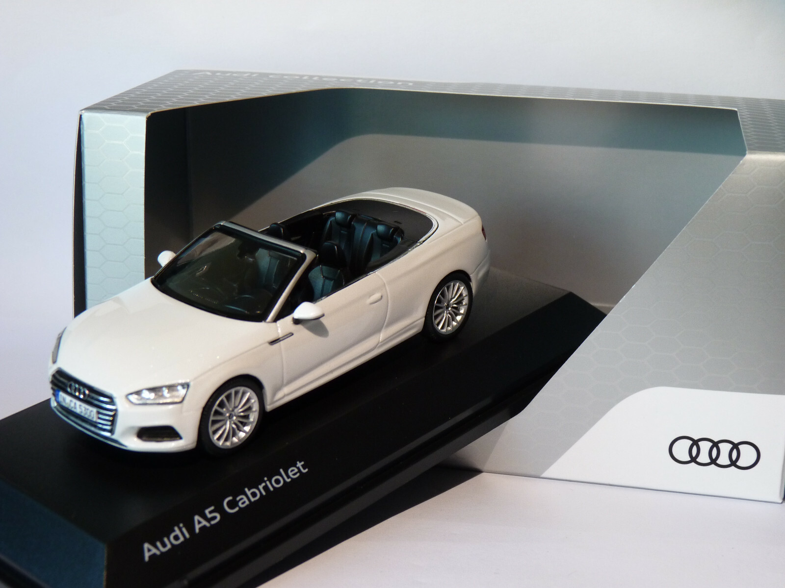 Audi RS Q3 Sportback (Minichamps) 1/18e