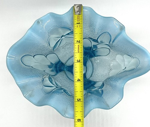 Antiguo cuenco rosa con patas con borde opalescente y margarita azul hielo Dugan Glass Co. - Imagen 10 de 11