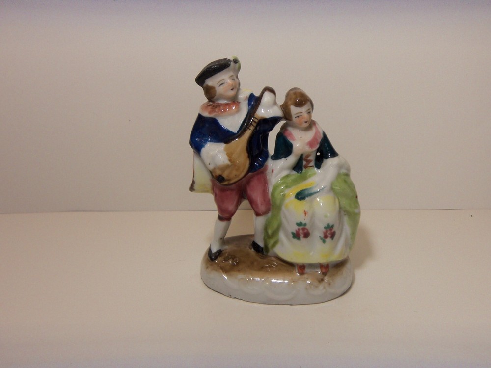 MAN PLAYING GUITAR & WOMAN 4.5