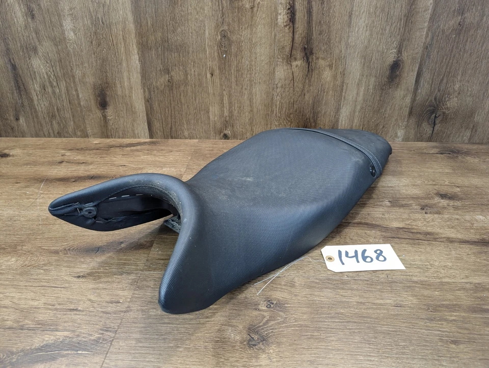 Assento duplo Triumph Street triplo fabricante de equipamento original 2007-2018 motocicleta - T2304079 - Imagem 3 de 4