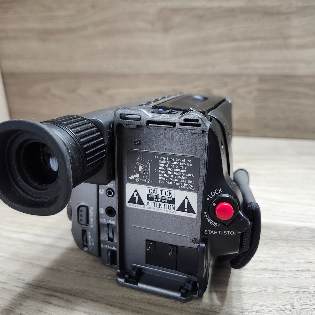 Sony Handycam Vision Video Camera Recorder CCD—TRV12 READ