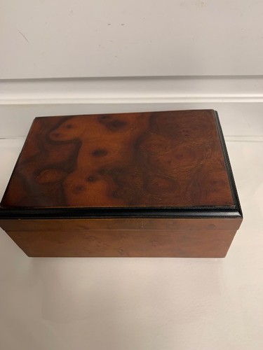 The Bombay Company Cherry Wood Musical Jewelry Box Vintage 1992 Works Perfectly - Picture 7 of 8