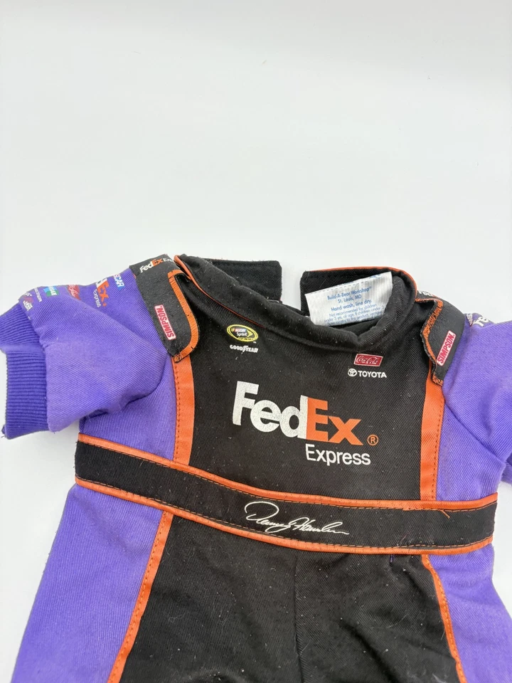 Traje de carreras púrpura Fedex Nascar Express Denny Hamlin Build A Bear para conductor Foto 2 de 4