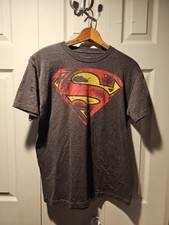 Superman Men's Size Med Logo Graphic Short Sleeve T-Shirt