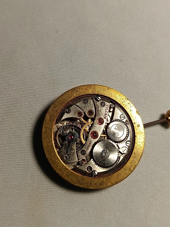 Vulcain vintage watch movement running 23.mm - Image 2 of 2