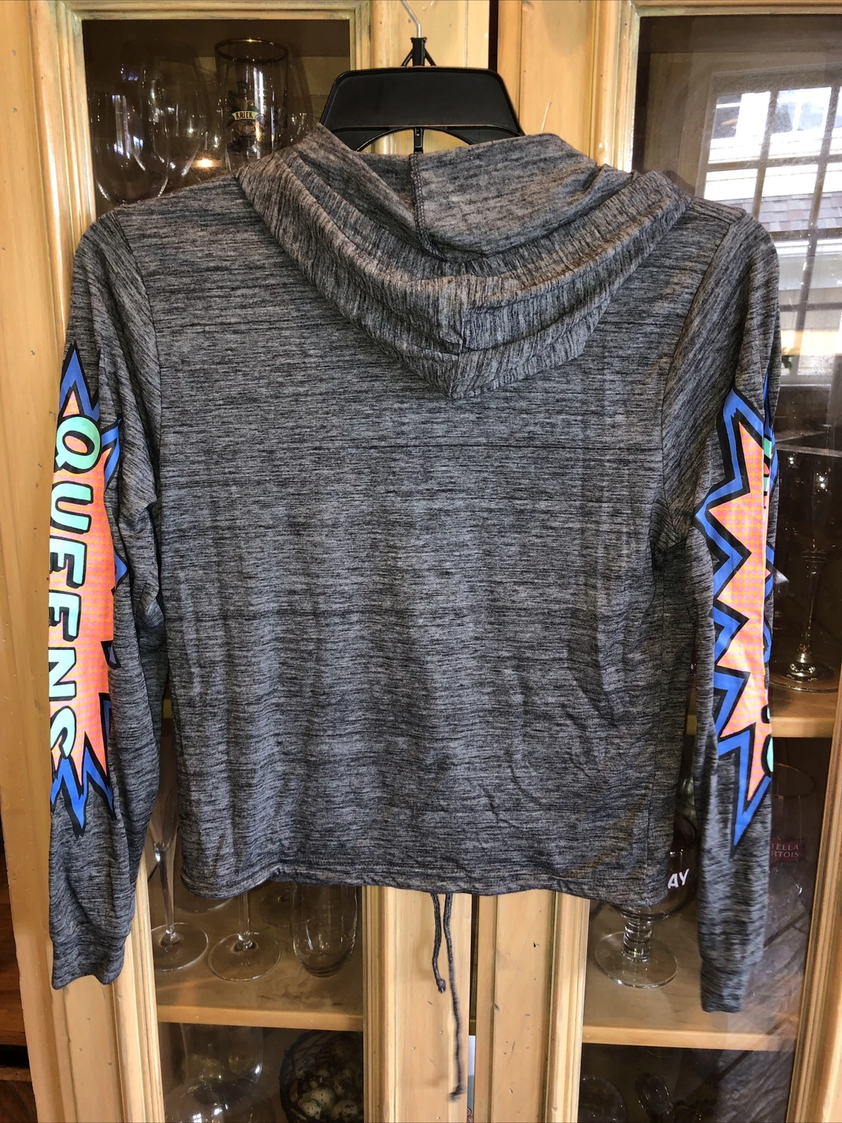 VETEMENTS Felpa con cappuccio Queens Medium Crop maglietta elasticizzata coulisse nera donna empowerment