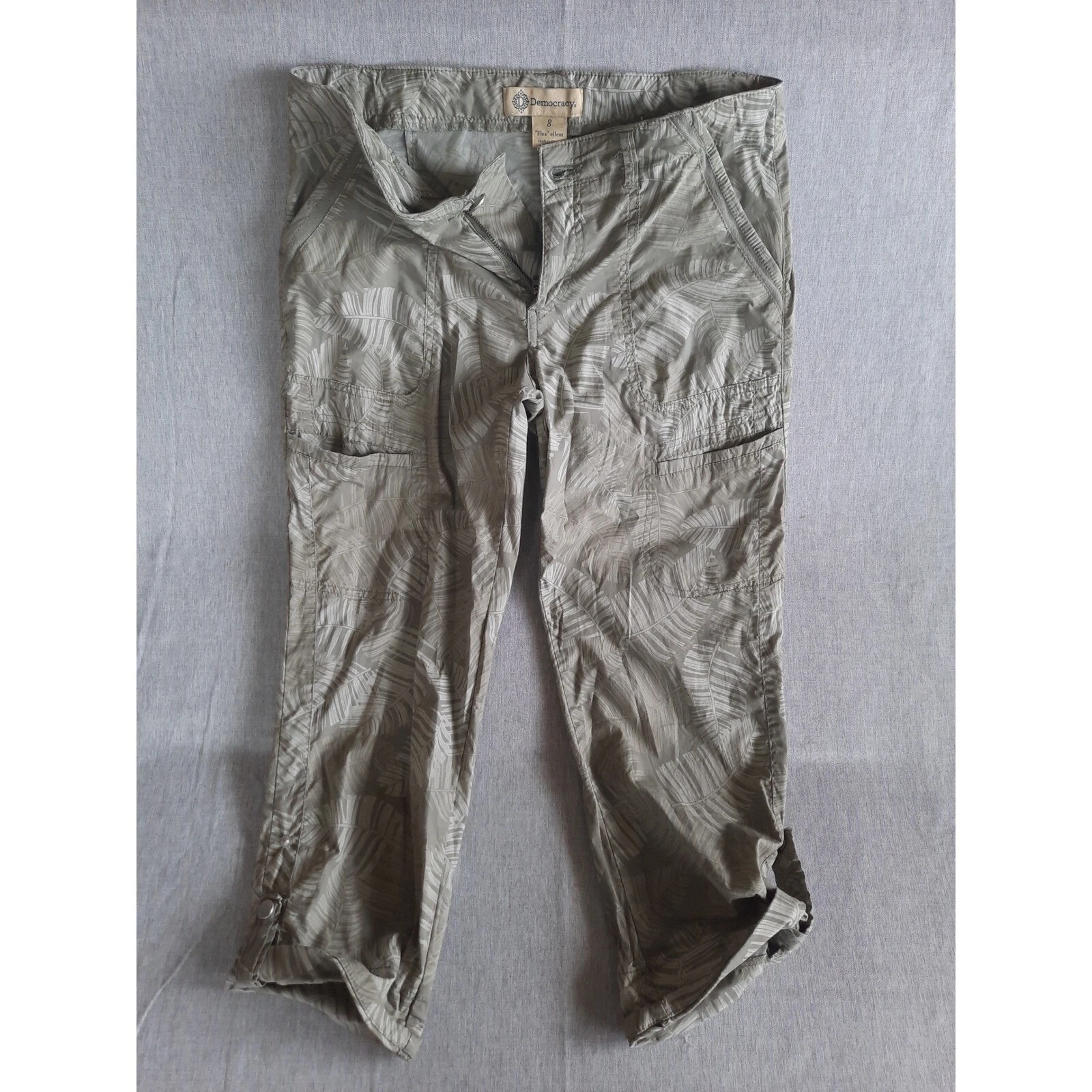 Democracy Women Sz 8 Capri Pants Light gray Pattern Design Cargo Style Pockets