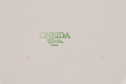 Classic by Oneida Star Pattern 11 3/8" Dinner Plate (Set of 4) - Picture 4 of 4
