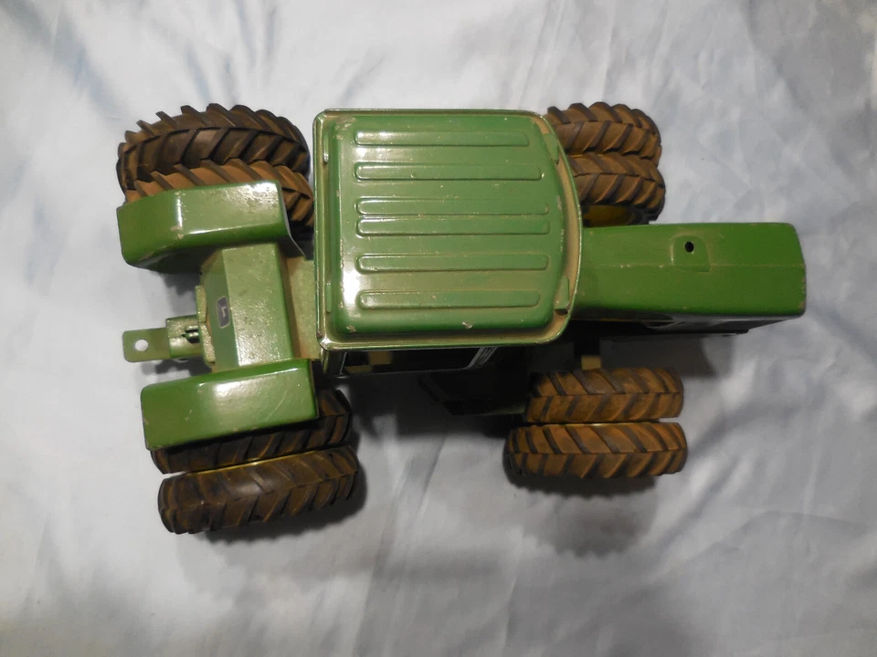 TRES  ANCIEN TRACTEUR  JOHN DEERE  ET  LE CANADIEN  1 / 16 IEME - Photo 3/4