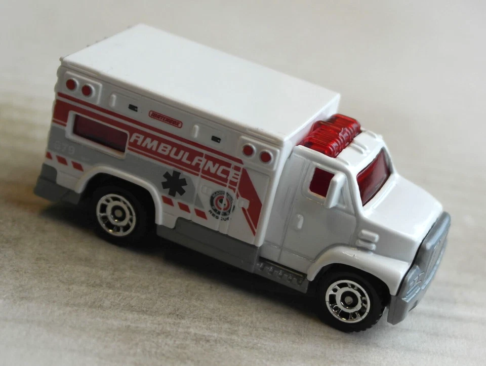 Matchbox Ambulance weiß MBX Fire Rescue Krankenwagen Rettungswagen BOS white - Bild 4 von 4