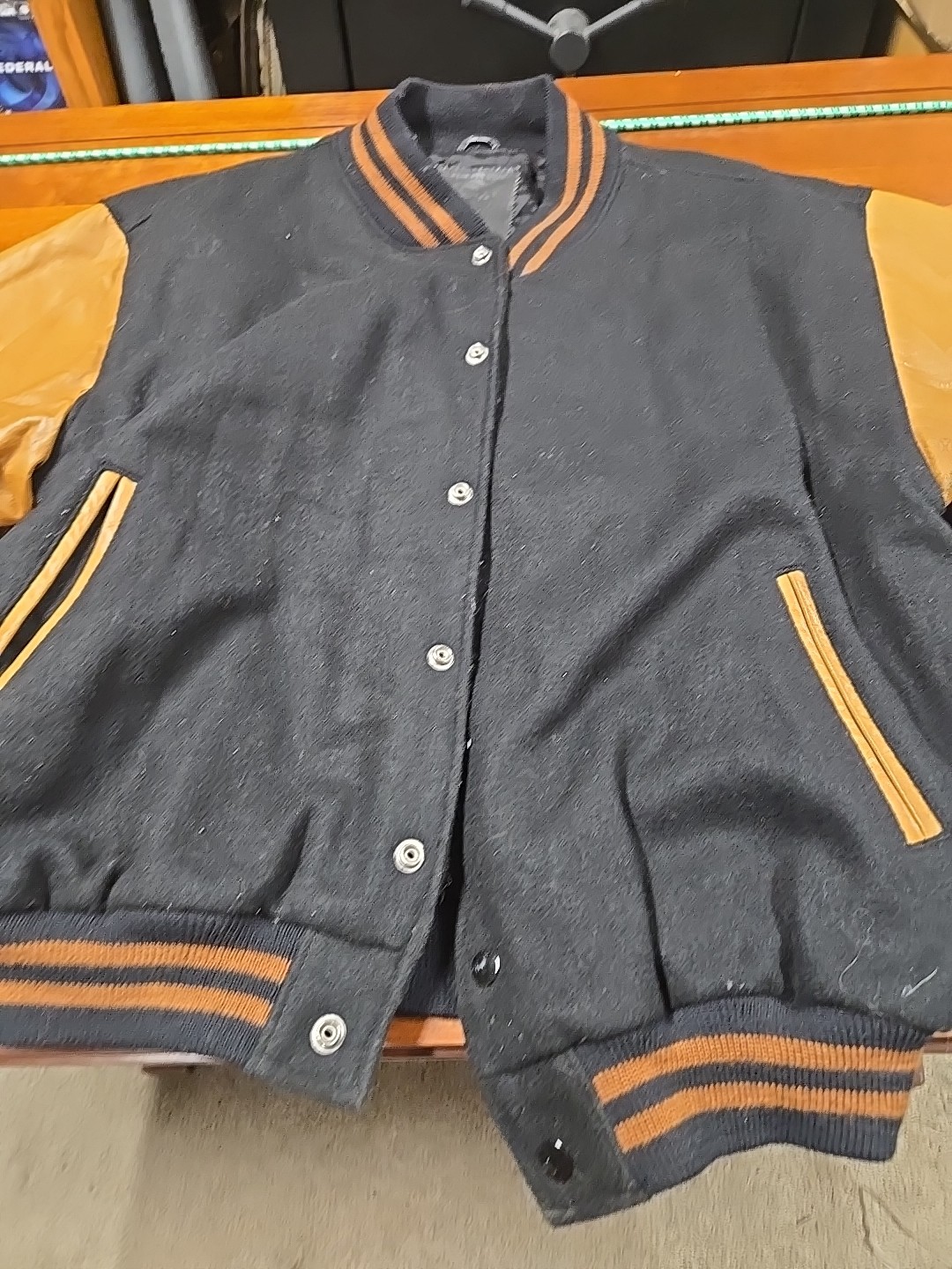 golden bear wool jacket Large - image 1