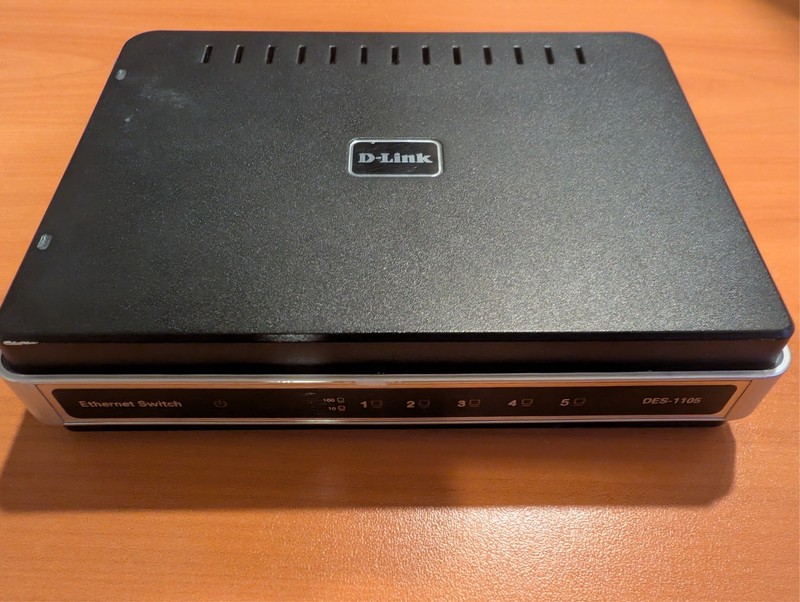 D-Link DES-1105 5-Port 10/100 Mbps Desktop Switch