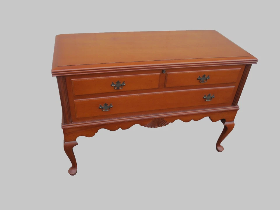 64354 Maple Queen Anne Cedar Lined Blanket Chest - Image 2 of 4