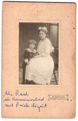 Fotografie A. Arnold, Bochum, Humboldtstr. 36, Else Raab mit ihrem Bruder Augus 