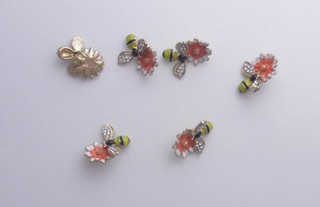 10 PCS ENAMELED APRICOT FLOWER W/ BEE CHARMS 20X18MM
