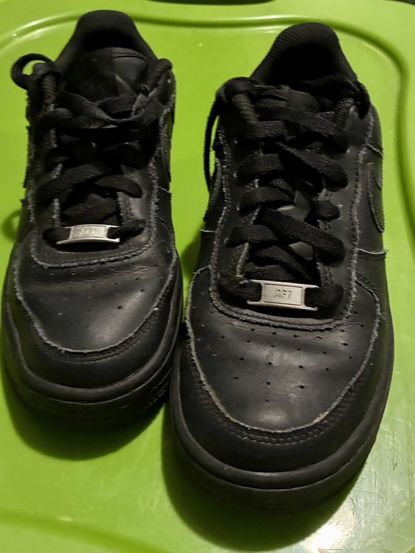 Nike Air Force 1 LE GS Black Leather Boys' Sneakers Size 6.5Y