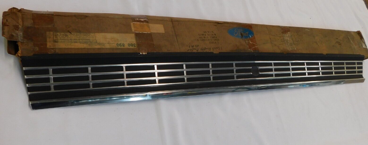 NOS OEM Ford 1968 Galaxie 500 Trunk Deck Lid Finish Panel Moulding