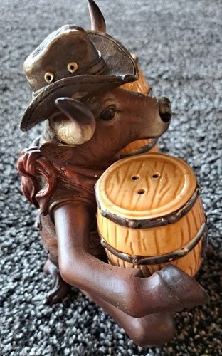 RIVERS EDGE Bull w/ Barrels Salt & Pepper Set, Hand Painted Resin & Ceramic, NEW - Picture 5 of 9
