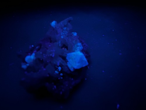 KB: NICE!! RARE! SW FL BLUE/WHITE SCHEELITE XLS. & QUARTZ XLS FROM PERU - Picture 7 of 19
