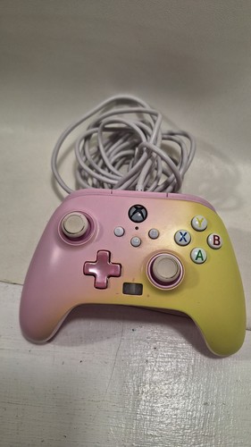 Controller cablato PowerA Advantage per Xbox Series X|S - rosa limonata (0183-01)™ - Foto 1 di 3