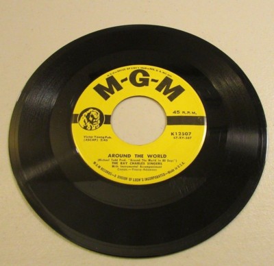 THE RAY CHARLES SINGERS TAKE A TRIP TO MEMORY LANE / AROUND THE WORLD MGM 45 RPM
