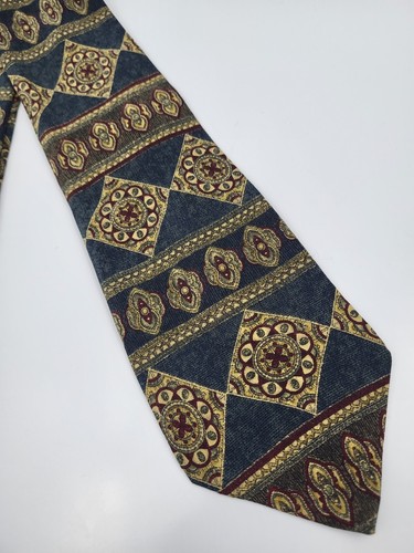 Van Heusen 417 Silk Tie Blue Red Beige Geometric Men Necktie 56.5 x 3.75 - Picture 3 of 5