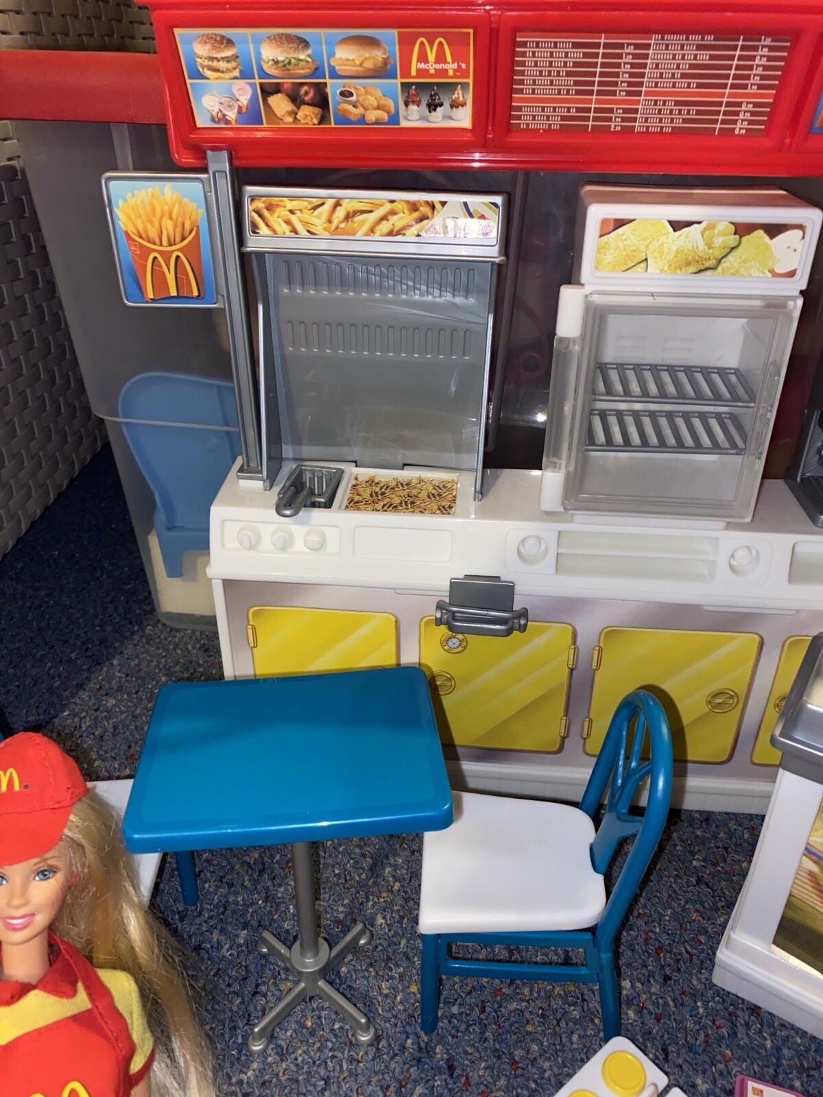 Mattel Barbie McDonalds Fun Time Restaurant Playset 2001 WITH Barbie
