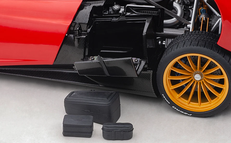 1/18 AutoArt Pagani Huayra Roadster Rosso Monza Red  78287 - Image 4 of 4