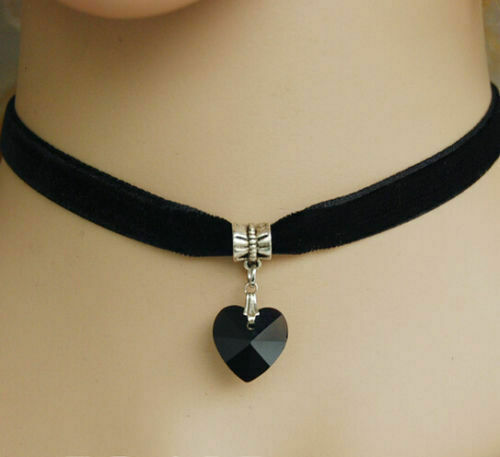 Acquista Collana girocollo corta in velluto con ciondolo a forma di cuore gotico con strass da donna, regalo di gioielli in Italia a partire da 1
