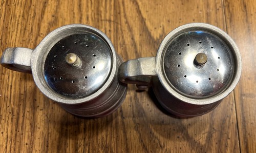 Beautiful Vintage Wilton Armetale Pewter Salt & Pepper Shakers Plough - Picture 3 of 7