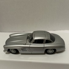 WELLY 24064 MERCEDES BENZ 300 SL Class 1/24 DIECAST MODEL CAR pre-owned 7 inch